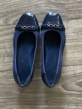 Classic Navy Women's Ballet Flats with heel and  Chain Accent